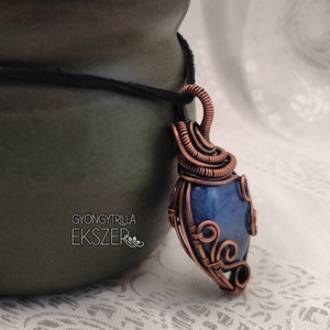 Dumortierit medál antikolt vörösréz befoglalással - ékszer - nyaklánc - medál - Meska.hu