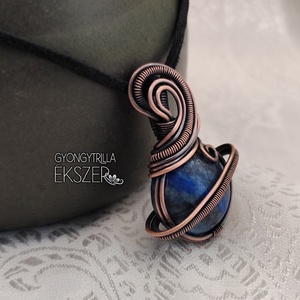 Lapis lazuli bolygó medál antikolt vörösréz befoglalással - ékszer - nyaklánc - medál - Meska.hu