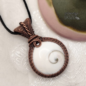 Operkulum medál antikolt vörösréz befoglalással - Meska.hu