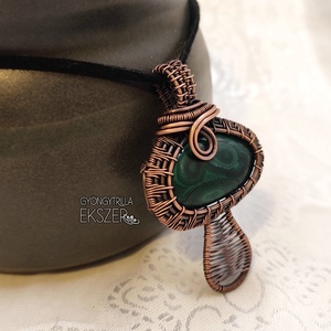 Malachit gomba medál antikolt vörösréz befoglalással - ékszer - nyaklánc - medál - Meska.hu