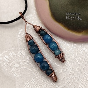 Apatit ásványgyöngyös zöldborsó medál antikolt vörösréz befoglalással - Meska.hu