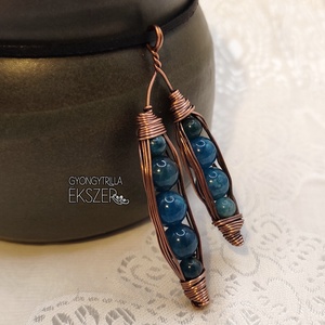 Apatit ásványgyöngyös zöldborsó medál antikolt vörösréz befoglalással - ékszer - nyaklánc - medál - Meska.hu