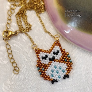 Bagoly gyöngyfűzött nyaklánc , Ékszer, Nyaklánc, Medálos nyaklánc, Ékszerkészítés, Gyöngyfűzés, gyöngyhímzés, Ezt a cuki kis baglyot sok-sok szeretettel rajzolgattam, tervezgettem, végül japán üveggyöngyből, p..., MESKA