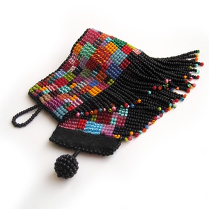 Tarka kockás, rojtos - Széles, gyöngyszövött karkötő -  - Meska.hu