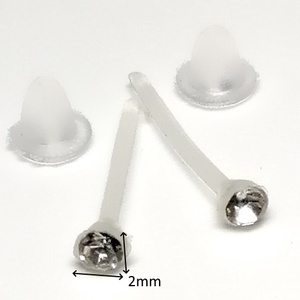 Ékszerek-fülbevalók: szilikon fülbevaló SFSZ-K01-2 kristály köves 2mm-es diszdobozban - ékszer - fülbevaló - pötty fülbevaló - Meska.hu
