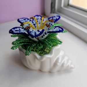 Liliom csigaházban , Otthon & Életmód, Dekoráció, Virágdísz és tartó, Csokor & Virágdísz, Gyöngyfűzés, gyöngyhímzés, MESKA
