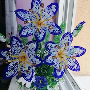 Gyöngyből készült liliom, Otthon & Életmód, Dekoráció, Virágdísz és tartó, Csokor & Virágdísz, Gyöngyfűzés, gyöngyhímzés, MESKA