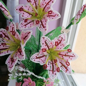 Gyöngyből készült liliom - otthon & életmód - dekoráció - virágdísz és tartó - csokor & virágdísz - Meska.hu