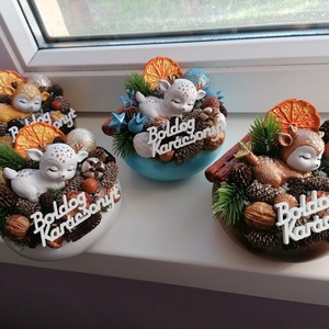 Karácsonyi asztali dísz őzikével, Karácsony, Karácsonyi lakásdekoráció, Ünnepi asztaldekoráció, Festett tárgyak, Gipszöntés, MESKA