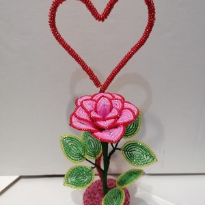 Rózsa gyöngyből szívvel, Otthon & Életmód, Dekoráció, Virágdísz és tartó, Csokor & Virágdísz, Gyöngyfűzés, gyöngyhímzés, MESKA