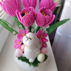 Húsvéti asztali dísz gyöngyből készült tulipánnal - Meska.hu