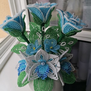 Gyöngyből készült rózsa orchideával - otthon & életmód - dekoráció - virágdísz és tartó - csokor & virágdísz - Meska.hu