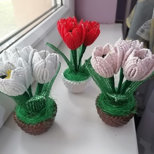 Gyöngyből készült kis tulipánok, Otthon & Életmód, Dekoráció, Virágdísz és tartó, Csokor & Virágdísz, Gyöngyfűzés, gyöngyhímzés, MESKA