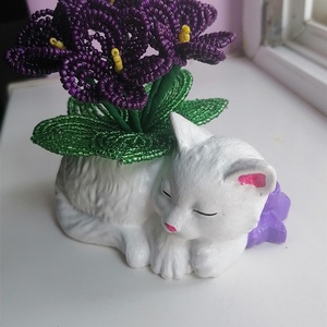 Cica fokföldi ibolyával - otthon & életmód - dekoráció - asztal és polc dekoráció - asztaldísz - Meska.hu