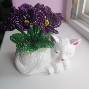 Cica fokföldi ibolyával - otthon & életmód - dekoráció - asztal és polc dekoráció - asztaldísz - Meska.hu