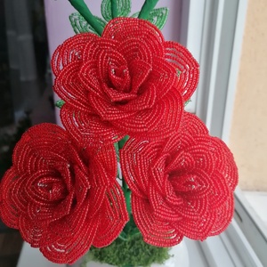 Gyöngyből készült piros rózsa - otthon & életmód - dekoráció - virágdísz és tartó - csokor & virágdísz - Meska.hu