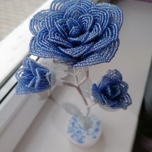 Gyöngyből készült kék rózsák - Meska.hu
