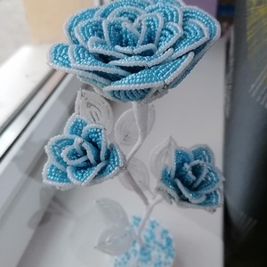 Gyöngyből készült kék rózsák - otthon & életmód - dekoráció - virágdísz és tartó - csokor & virágdísz - Meska.hu