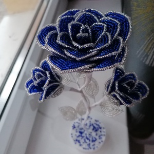 Gyöngyből készült kék rózsák - otthon & életmód - dekoráció - virágdísz és tartó - csokor & virágdísz - Meska.hu