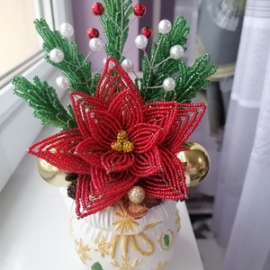 Mikulásvirágos asztali dísz gyöngyből, Karácsony, Karácsonyi lakásdekoráció, Ünnepi asztaldekoráció, Gyöngyfűzés, gyöngyhímzés, MESKA