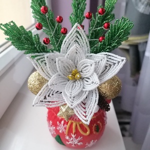 Mikulásvirágos asztali dísz gyöngyből - karácsony - karácsonyi lakásdekoráció - ünnepi asztaldekoráció - Meska.hu