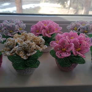 5 db kis fokföldi ibolya gyöngyből - otthon & életmód - virágdekoráció - virágdíszek - asztali virágdísz - Meska.hu