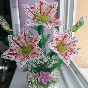Gyöngyből készült liliom - Meska.hu