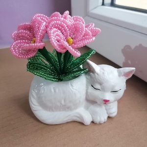 Cica fokföldi ibolyával - otthon & életmód - virágdekoráció - virágdíszek - asztali virágdísz - Meska.hu