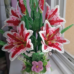 Gyöngyből készült liliom csokor - otthon & életmód - virágdekoráció - virágdíszek - virágdísz kaspóban - Meska.hu