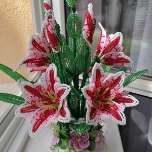 Gyöngyből készült liliom csokor - Meska.hu