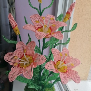 Gyöngyből készült liliom - Meska.hu
