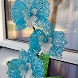 Gyöngyből készült orchideák - otthon & életmód - virágdekoráció - virágdíszek - asztali virágdísz - Meska.hu