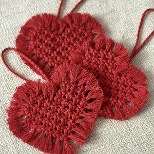 Szenvedélyes Csomók � Kézzel készült makramé szív - otthon & életmód - konyhafelszerelés, tálalás - tálalás - tányér- és poháralátét - Meska.hu