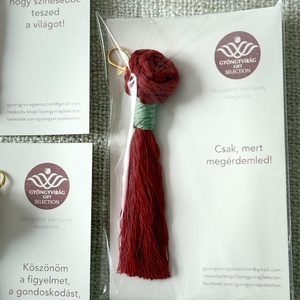 Virágzó Kedvesség � Makramé rózsabimbó kulcstartó / táskadísz többféle színben CSOMAGOLVA! - táska & tok - kulcstartó & táskadísz - kulcstartó - Meska.hu