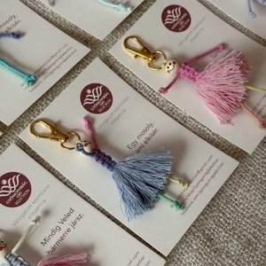 Pillekönnyű Balerinák � Kézzel csomózott kulcstartók és táskadíszek CSOMAGOLVA! - táska & tok - kulcstartó & táskadísz - kulcstartó - Meska.hu