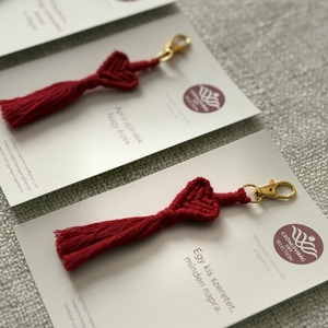 Zsebbe zárt Szeretet � Kézzel csomózott kulcstartók és táskadíszek CSOMAGOLVA IS! - táska & tok - kulcstartó & táskadísz - kulcstartó - Meska.hu