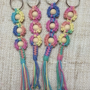 Színpompás Trió � Kézzel csomózott kulcstartók és táskadíszek CSOMAGOLVA IS! - táska & tok - kulcstartó & táskadísz - kulcstartó - Meska.hu