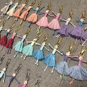 Pillekönnyű Balerinák � Kézzel csomózott kulcstartók és táskadíszek - táska & tok - kulcstartó & táskadísz - kulcstartó - Meska.hu