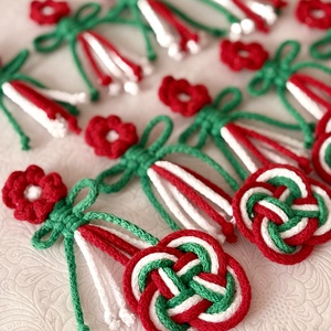 Mágneses Nemzeti színű virág / kokárda  gyermekbarát - ékszer - kitűző és bross - Meska.hu