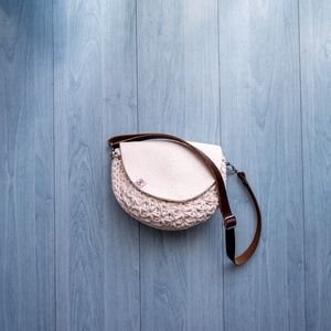 Crossbody - jázmin mintával - táska & tok - kézitáska & válltáska - vállon átvethető táska - Meska.hu