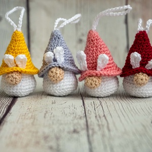 Horgolt húsvéti manó nyuszifülekkel - Meska.hu