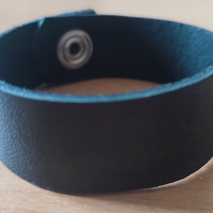 Minimalista bőr karkötő - Meska.hu