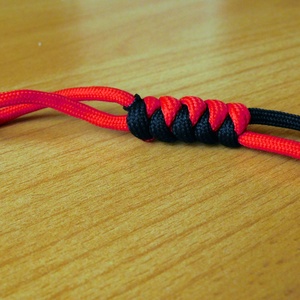 Paracord késdísz - Meska.hu