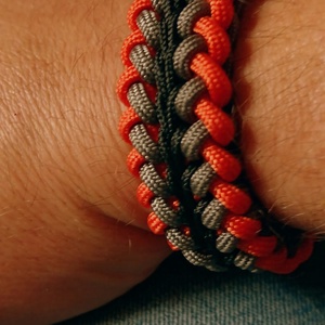 Karkötő no.13, Ékszer, Karkötő, Fonott karkötő, Fonás (csuhé, gyékény, stb.), Csomózás, MESKA