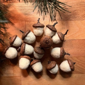 Tűnemezelt makkocskák - Meska.hu