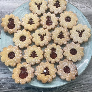 Karácsonyi linzer kiszúró szett - Meska.hu