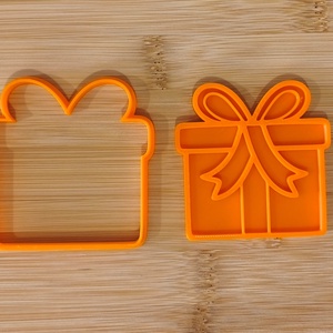 Ajándékos doboz formájú sütikiszúró - otthon & életmód - konyhafelszerelés, tálalás - sütés, főzés - sütikiszúró - Meska.hu