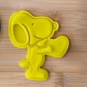 Snoopy szívvel sütikiszúró - otthon & életmód - konyhafelszerelés, tálalás - sütés, főzés - sütikiszúró - Meska.hu