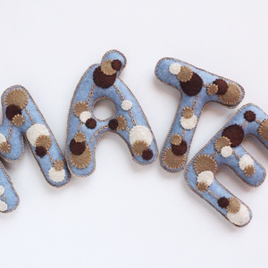 -50% AKCIÓ - MÁTÉ - betűk, bababetűk, név, felirat, filcből, világoskék, barna, beige, bézs -  - Meska.hu