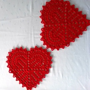 Piros horgolt szív - otthon & életmód - konyhafelszerelés, tálalás - sütés, főzés - edényalátét - Meska.hu